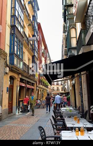 Espagne, Pays Basque, Province de Biscaye, Bilbao, Casco Viejo (vieille ville), restaurant dans la rue Jardines Kalea Banque D'Images