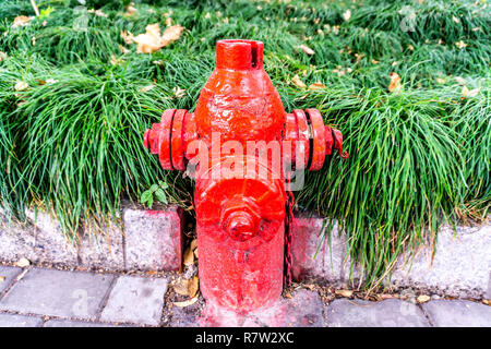 Couleur rouge poussiéreux Shanghai Petite rue de la pompe de l'eau Banque D'Images