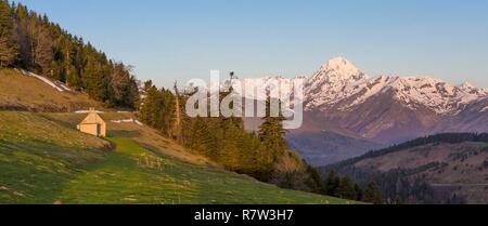 France, Hautes Pyrenees, Lourdes, Aspin et le Pic du Midi de Bigorre Banque D'Images