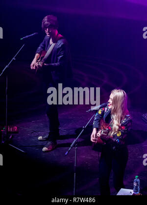 Live on Stage Ashley Campbell réalise un hommage à son père Glen Campbell au cours de Country 2 Country Music Festival O2 Arena London England Banque D'Images