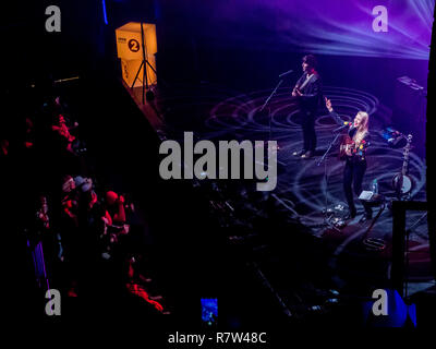 Live on Stage Ashley Campbell réalise un hommage à son père Glen Campbell au cours de Country 2 Country Music Festival O2 Arena London England Banque D'Images