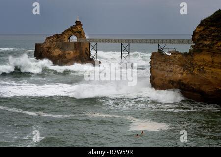 France, Pyrénées Atlantiques, Pays Basque, Biarritz, le Rocher de la Vierge vierge (rock) Banque D'Images