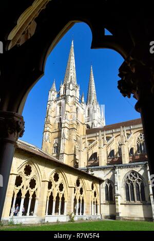 France, Pyrénées Atlantiques, Pays Basque, Bayonne, cloître de St Marie cathédrale en gothique flamboyant du 14ème siècle Banque D'Images