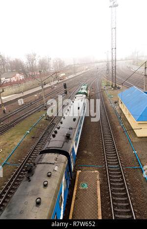 Kharkiv, Ukraine - Décembre 31, 2017 Fer à Kharkiv dans jour brumeux. Banque D'Images