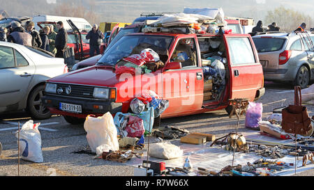 Belgrade, Serbie - le 13 décembre 2014 : Marché aux Puces de Bubanj Potok à Belgrade, en Serbie. Banque D'Images