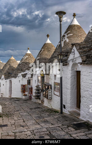 Les célèbres Trulli d'Alberobello maisons Banque D'Images