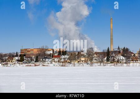 Canada, Province de Québec, l'Abitibi Témiscamingue, Abitibi, Rouyn-Noranda, Ville de l'usine de cuivre Fonderie Horne, lac Osisko gelé Banque D'Images