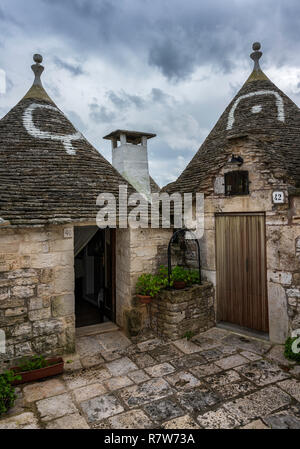 Les célèbres Trulli d'Alberobello maisons Banque D'Images