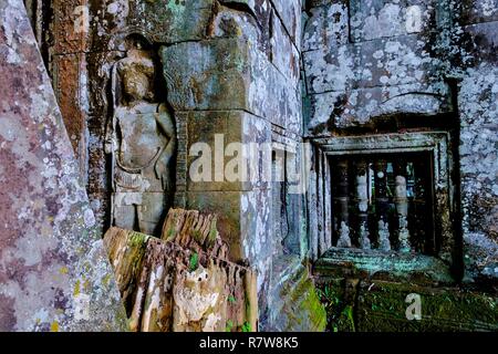 Cambodge, province de Preah Vihear, ensemble du temple de Koh Ker, datée du 9 au 12 ème siècle, temple de Prasat Thom ou Prasat Kompeng, statue d'Apsara Banque D'Images