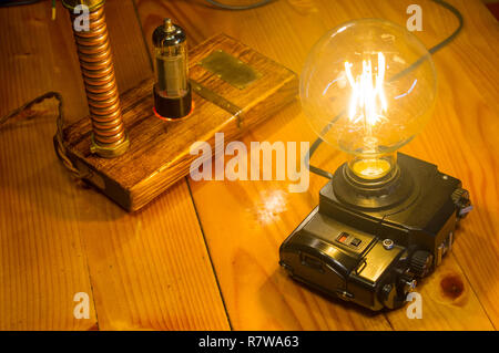 D'éclairage à la main au style vintage, close-up Banque D'Images