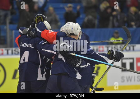 Pilsen, République tchèque. Dec 11, 2018. Les joueurs Pilsen célébrer but dans les éliminatoires de la Ligue des champions de hockey sur glace deuxième quart de jeu de jambe HC Skoda Plzen vs Skelleftea AIK, joué à Pilsen, République tchèque, le mardi 11 décembre 2018. Photo : CTK Miroslav Chaloupka/Photo/Alamy Live News Banque D'Images