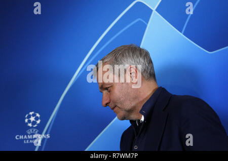 Kiev, Ukraine. Dec 11, 2018. Lyon Bruno Genesio quitte la conférence de presse à l'hôtel Hyatt Regency de Kiev, Ukraine, le 11 décembre 2018. Ligue des Champions match du groupe F entre le Shakhtar Donetsk et Lyon aura lieu demain à la NSC Olimpiyskiy. Crédit : Michel Stepanov/ZUMA/Alamy Fil Live News Banque D'Images