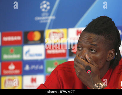 Kiev, Ukraine. Dec 11, 2018. Lyon's Bertrand Traore au cours de la conférence de presse à l'hôtel Hyatt Regency de Kiev, Ukraine, le 11 décembre 2018. Ligue des Champions match du groupe F entre le Shakhtar Donetsk et Lyon aura lieu demain à la NSC Olimpiyskiy. Crédit : Michel Stepanov/ZUMA/Alamy Fil Live News Banque D'Images