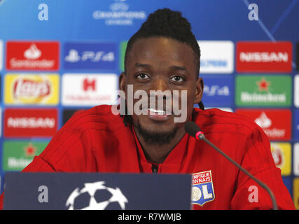 Kiev, Ukraine. Dec 11, 2018. Lyon's Bertrand Traore vu au cours de la conférence de presse à l'hôtel Hyatt Regency de Kyiv.Le Groupe F de la Ligue des Champions de football entre le Shakhtar Donetsk et Lyon aura lieu demain à la NSC Olimpiyskiy. Credit : Vadim Kot/SOPA Images/ZUMA/Alamy Fil Live News Banque D'Images