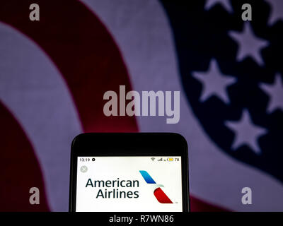 Kiev, Ukraine. Dec 11, 2018. American Airlines vu le logo affiché sur le téléphone intelligent. Crédit : Igor Golovniov SOPA/Images/ZUMA/Alamy Fil Live News Banque D'Images