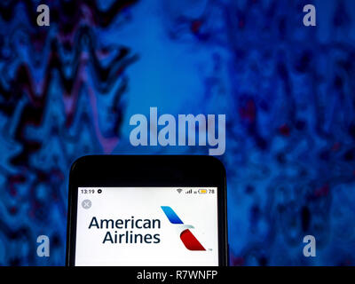 Kiev, Ukraine. Dec 11, 2018. American Airlines vu le logo affiché sur le téléphone intelligent. Crédit : Igor Golovniov SOPA/Images/ZUMA/Alamy Fil Live News Banque D'Images