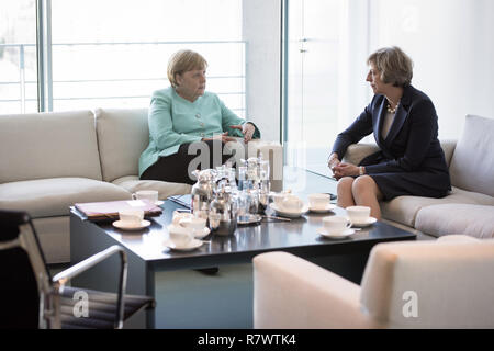 Berlin, Allemagne. 20 juillet, 2016. Document - un document photo mis à disposition par le gouvernement fédéral allemand (Bundesregierung) montre la Chancelière allemande, Angela Merkel (L) et le nouveau Premier ministre britannique Theresa peut au début de leur réunion à la Chancellerie fédérale à Berlin, Allemagne, 20 juillet 2016. Credit : Guido Bergmann/Bundesregierung/dpa (à l'ATTENTION DES RÉDACTEURS : EDITORIAL N'UTILISER QUE DANS LE CADRE DE RAPPORTS ACTUEL/crédits obligatoires : 'Guido Bergmann/Bundesregierung/dpa') | dans le monde d'utilisation/dpa/Alamy Live News Banque D'Images