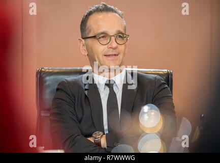 Berlin, Allemagne. Dec 12, 2018. Heiko Maas (SPD), Ministre des affaires étrangères, est en attente pour le début de la réunion du Cabinet fédéral à la chancellerie. Crédit : Michael Kappeler/dpa/Alamy Live News Banque D'Images