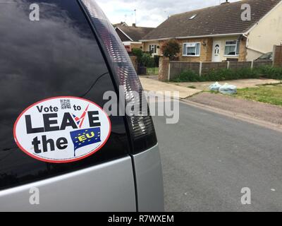 L'Essex, Royaume-Uni. 5 juillet, 2016. Un autocollant de la campagne anti-UE Quitter est apposé sur une voiture sur Canvey Island, Castle Point, en pays d'Essex, Royaume-Uni, le 5 juillet 2016. Credit : Teresa Peda/dpa | dans le monde d'utilisation/dpa/Alamy Live News Banque D'Images