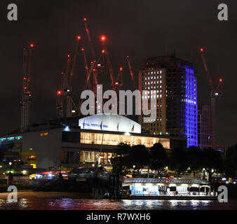 Londres, Grande-Bretagne. 20e Août, 2017. Vue sur le London Eye, la plus grande roue à 135 mètres, à Londres, Grande-Bretagne, 20 août 2017. Le London Eye a été ouvert à l'année 2000. Credit : Waltraud Grubitzsch/dpa-Zentralbild/dpa | dans le monde d'utilisation/dpa/Alamy Live News Banque D'Images