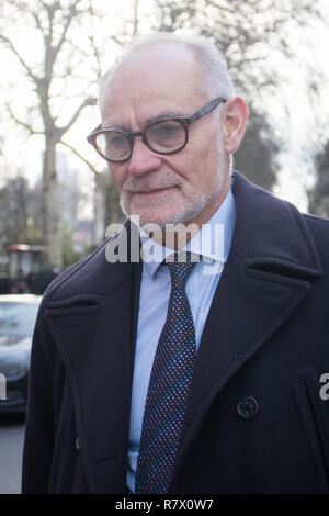 London UK. 12 décembre 2018 le député conservateur Crispin Blunt, Reigate Surrey en College Green Crédit : Westminster amer ghazzal/Alamy Live News Banque D'Images