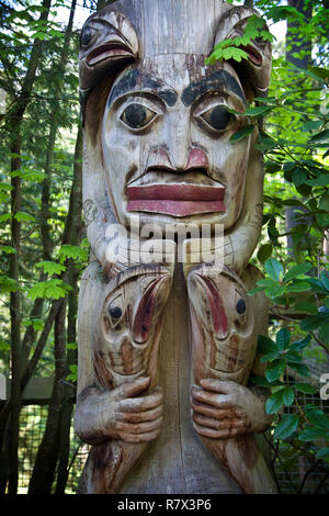 Totems au Capilano Suspension Bridge Park, Vancouver BC Banque D'Images