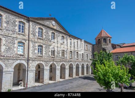 La France, la Haute Loire, le Monastier-sur-Gazeille, abbaye bénédictine, village sur le Camino de Santiago, le Parc naturel régional des Monts d'Ardèche (parc naturel régional des Monts d'Ardèche) Banque D'Images