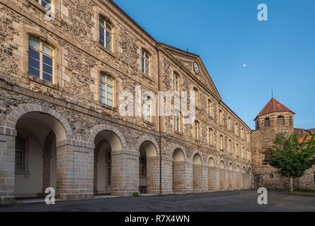 La France, la Haute Loire, le Monastier-sur-Gazeille, abbaye bénédictine, village sur le Camino de Santiago, le Parc naturel régional des Monts d'Ardèche (parc naturel régional des Monts d'Ardèche) Banque D'Images