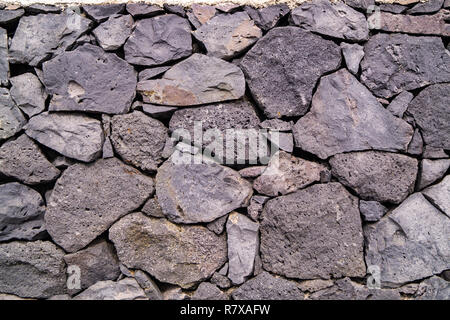 Couche de fond texturé près du mur formant des roches et des pierres, chemin, pavage, gris et monochrome couleurs et formes Banque D'Images