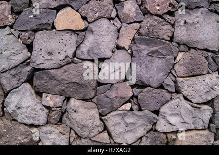 Couche de fond texturé près du mur formant des roches et des pierres, chemin, pavage, gris et monochrome couleurs et formes Banque D'Images