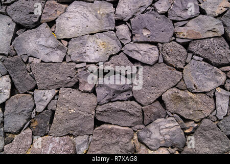 Couche de fond texturé près du mur formant des roches et des pierres, chemin, pavage, gris et monochrome couleurs et formes Banque D'Images