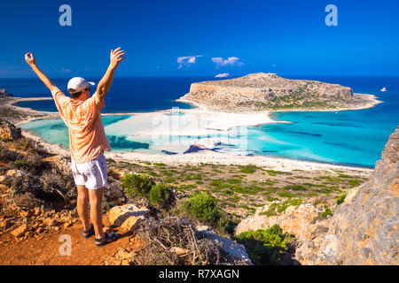 Lagon de Balos sur l'île de Crète avec azure de l'eau claire, la Grèce, l'Europe. La Crète est la plus grande et la plus peuplée des îles grecques. Banque D'Images