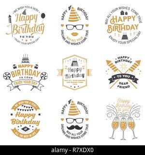 Ensemble de Joyeux Anniversaire modèles pour overlay, un insigne, un autocollant, carte avec bouquet de ballons, de fusées d'artifice, de cadeaux et de gâteaux d'anniversaire avec des bougies. Vecteur. Vintage design pour un anniversaire Illustration de Vecteur