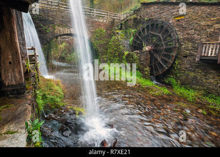 Taramundi, Espagne - 19 novembre 2018 : l'eau mill museum en automne paysage, Taramundi, Galice, Espagne Banque D'Images