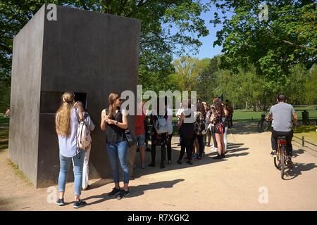 Allemagne, Berlin, quartier Tiergarten, mémorial aux homosexuels persécutés sous le nazisme (Denkmal die im Nationalsozialismus verfolgten Homosexuellen), faites par les artistes Michael Elmgreen et Ingar Dragset Banque D'Images