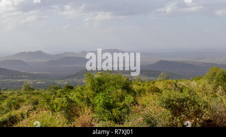 Paysage de savane contre un arrière-plan, la montagne de Meru, au Kenya Banque D'Images