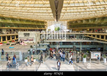 France, Paris, Châtelet-Les Halles, l'entrée du centre commercial du Forum des Halles et de l'auvent Banque D'Images