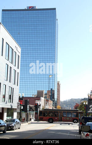 Le bâtiment moderne de la First Tennessee Bank dans le centre-ville de Knoxville, TN, États-Unis Banque D'Images