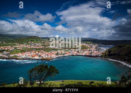 Le Portugal, Açores, île de Faial, Horta, portrait de la ville et de Porto Pim Monte de Guia Banque D'Images