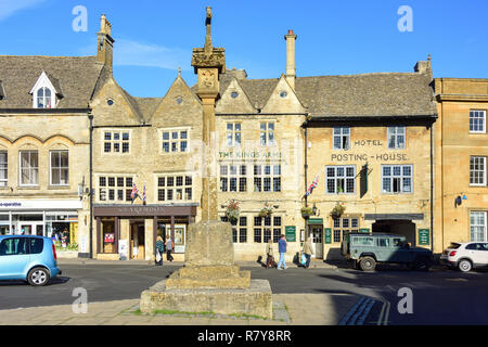 La Croix du marché, Place du marché, Stow-on-the-Wold, Gloucestershire, Angleterre, Royaume-Uni Banque D'Images