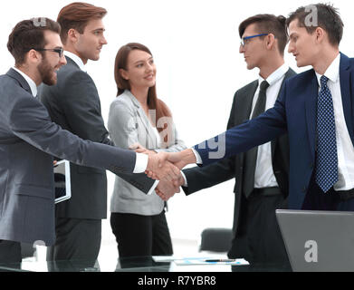 Les dirigeants des équipes business shake hands Banque D'Images