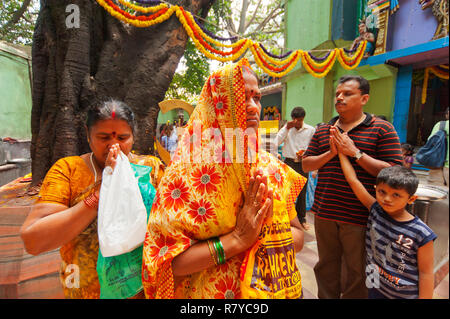 Les Indiens priaient à Shri Circle Maramma Temple, Bangalore, Inde Banque D'Images