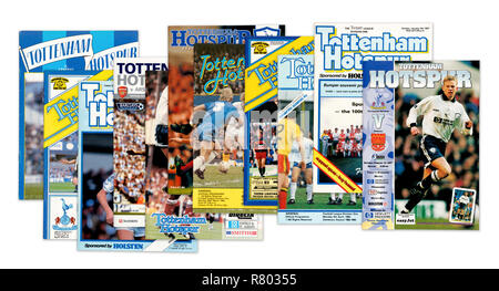 Une collection de Tottenham Hotspur Football Club programmes officiels de l'Années 1980 Années 1990 et 2000 (digital composite) Banque D'Images