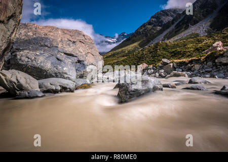 Hooker Valley track. Fleuve Tasman Banque D'Images