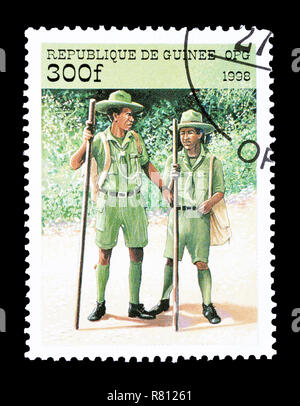 Timbre-poste imprimé par la Guinée, qui montre les Scouts. Banque D'Images