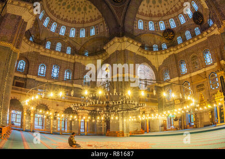 L'intérieur, Yeni Cami ou nouvelle mosquée, Istanbul, côté européen, Istanbul, Turquie, Province du côté européen Banque D'Images