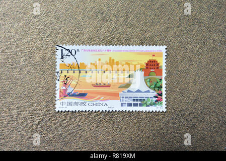 Chine - circa 2018 : timbres un imprimé en Chine montre 2018-29 60e Anniv. de la Fondation de la région autonome Zhuang du Guangxi, vers 2018. Banque D'Images