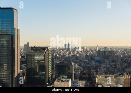 Gratte-ciel ou les immeubles de bureaux dans la ville de Tokyo Banque D'Images