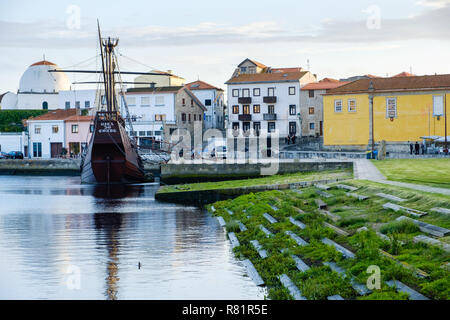 Vila do Conde, Portugal - 01 juin 2018 : journée ensoleillée par le navire portugais du 16ème siècle, tour de bateau Porto district, Portugal Banque D'Images
