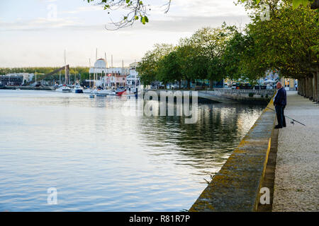 Vila do Conde, Portugal - 01 juin 2018 : journée ensoleillée par l'Ave, district de Porto, Portugal Banque D'Images